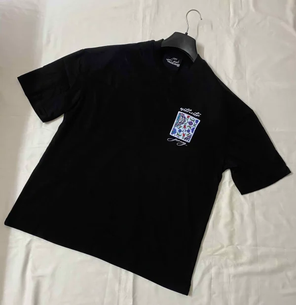 Ottoman-inspired oversize black t-shirt